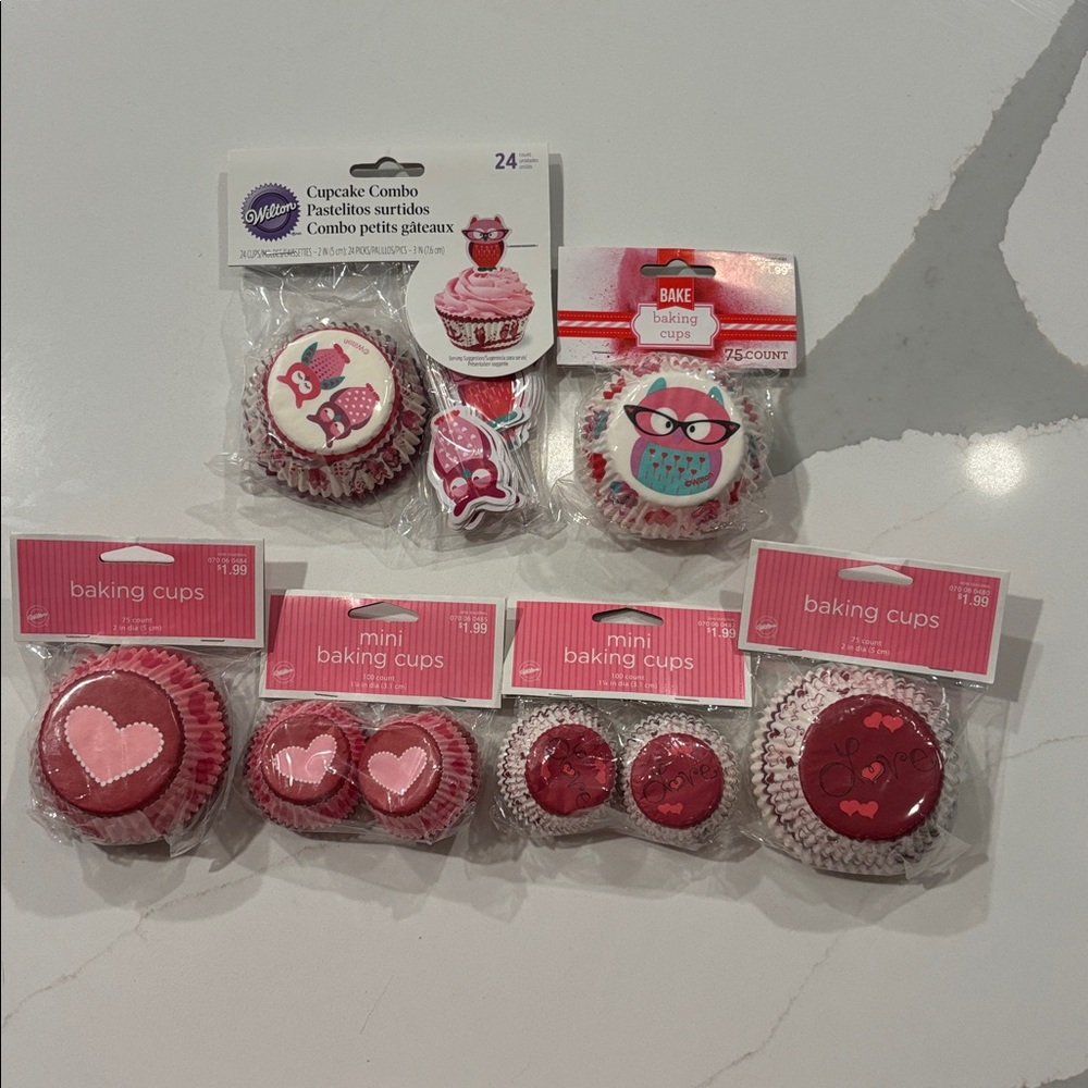 Wilton/Target.. Red & Pink Cupcake Baking Cups…VatietySet… NWT … 6 packages